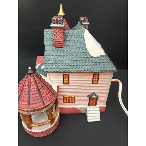 Hand-Painted Victorian Christmas Village Light-Up House Snowy Festive Wreaths - Picture 8 of 11